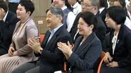 天皇皇后両陛下が日本の支援で建てられた公立学校へ　伝統衣装や浴衣を着た子どもたちと笑顔で交流　モンゴル訪問4日目
