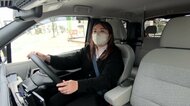 子育て中「女性ドライバー」採用でタクシー業界の“働き方”が変わる!? 短時間勤務で仕事しながら子供の送迎も