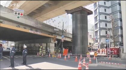 梅田の路上に突如“巨大鉄パイプ”出現で大混乱　「物体が一気に立って何のことかさっぱり分からなかった」　朝の通勤時間帯、広い範囲で大きな影響　