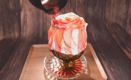 仕上げに“真っ赤な炎”やワクワクする“仕掛け”…ゴージャスに進化した最新かき氷の魅力を調査