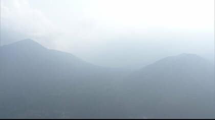 噴煙が火口から5000メートルまで…霧島連山・新燃岳で6月27日から連続噴火　火山灰の影響うけ3日は鹿児島空港発着の56便欠航