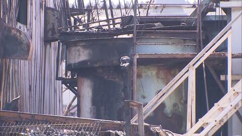 塗装など扱う工場で火事　3棟のうち1棟が全焼　出火当時中に従業員おらずケガ人なし　埼玉