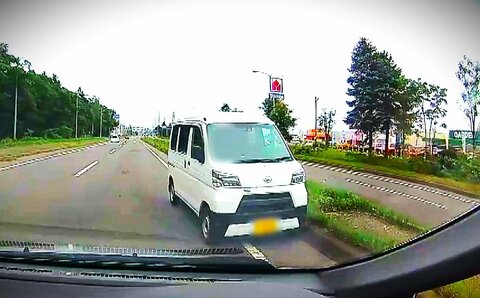 【逆走車相次ぐ】北見市では黒い乗用車が“バック逆走”で車や店舗に衝突_恵庭市では高齢男性が「逆走！」と指摘され元の車線に戻る＜北海道＞