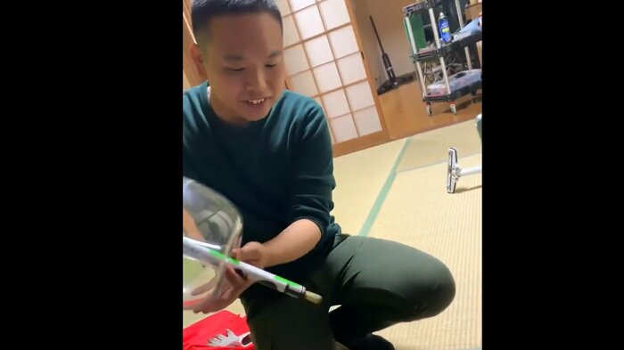 ボーロを取り出す瞬間(提供:寺嶋瑞仁さん)