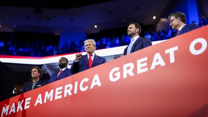 連日共和党大会に姿を見せるという、異例の対応をとるトランプ氏