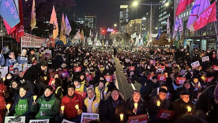 尹大統領の退陣を求める集会