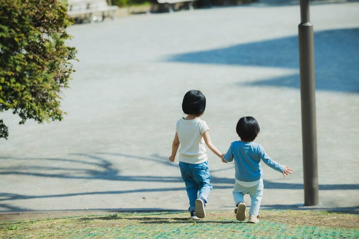 有識者の案では学校や保育所の場合、就職の際の性犯罪歴の有無の確認は義務化される