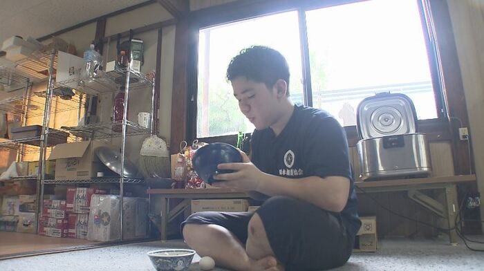 髪結を終え、ようやく床空さんも食事