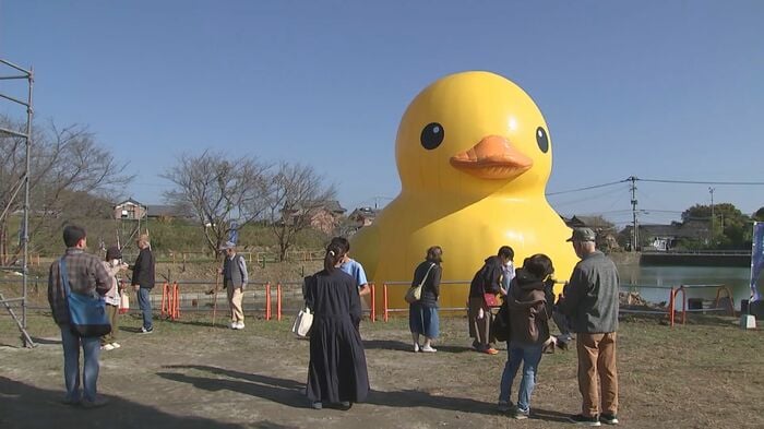 国東市のため池に設置された「ラバーダック」