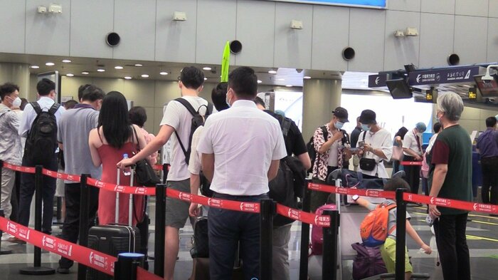 首都国際空港には観光客の姿が戻った