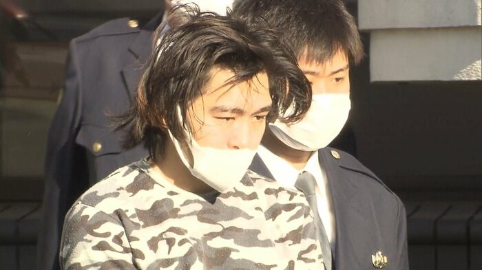 送検される金子祐治容疑者(31)(26日午前 佐倉署)