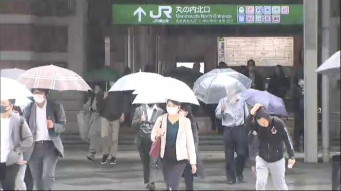 11月下旬の寒さとなった秋雨の東京
