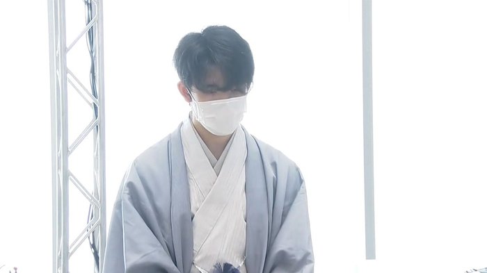 藤井聡太七段 最年少王位目指し2日目 地元見守る中