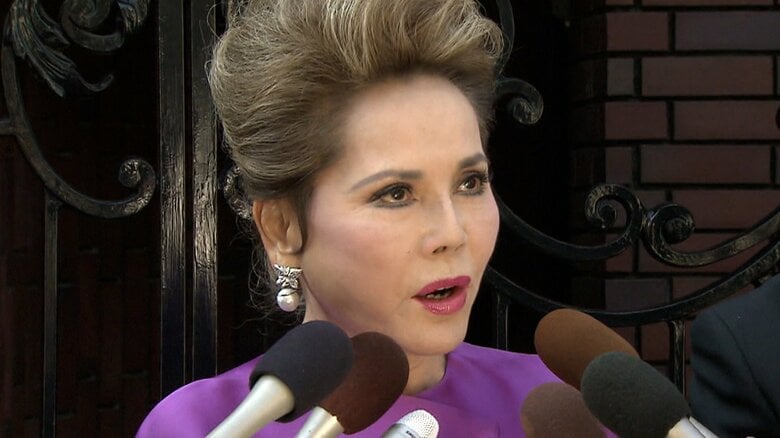 デヴィ夫人の政治活動に反対か…事務所女性従業員にグラス投げつけた疑いでデヴィ・スカルノさんを書類送検　今後の活動めぐり口論に？本人は容疑否認｜FNNプライムオンライン