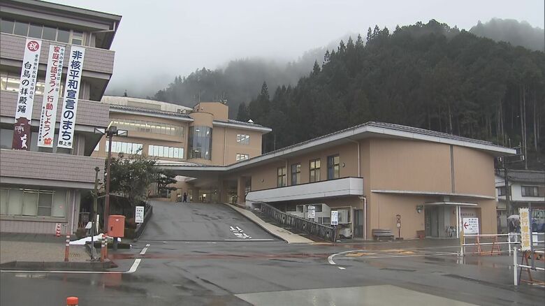 市議会の傍聴に来ていた男性にケガさせたか 59歳女性市議を傷害容疑で書類送検 一般質問の休憩中もみ合いに｜FNNプライムオンライン