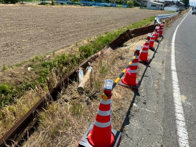 【続報】10歳未満の息子2人を車に乗せ…ガードレールと電柱に衝突　“事故”を通報した39歳の母親を殺人未遂で逮捕　事故の捜査で殺人未遂の容疑が浮上　新潟・江南区｜FNNプライムオンライン