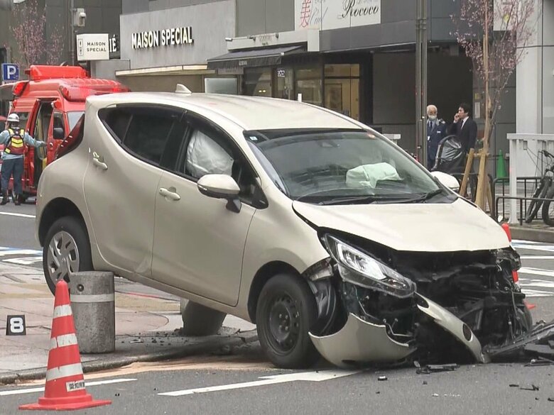 繁華街で起きた0歳児含む7人重軽傷の暴走事故 車運転の74歳女性を書類送検「踏み間違えた」という趣旨の説明｜FNNプライムオンライン