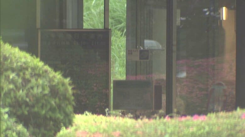 「安楽死させて」包丁突きつけた75歳男を逮捕　防衛医大病院で事務職員（65）に…病院の案内板で包丁たたき落とし身柄確保　埼玉・所沢市｜FNNプライムオンライン