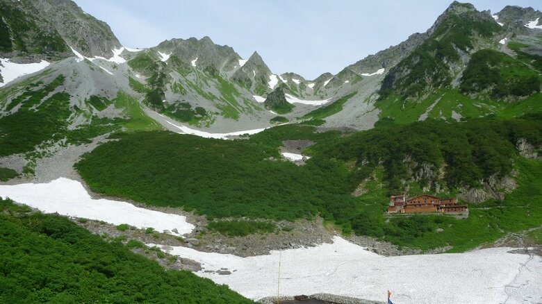 「右足が痛くて自力下山できない」単独登山の東京都の64歳男性を救助　北アルプス涸沢から上高地に向けて下山中に行動不能　軽傷の模様｜FNNプライムオンライン