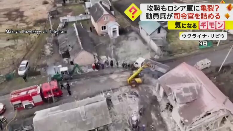 クレーン車や消防車もかけつけている