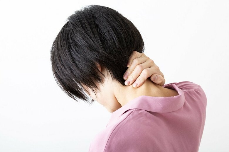 首からポキッという音が…（画像はイメージ）