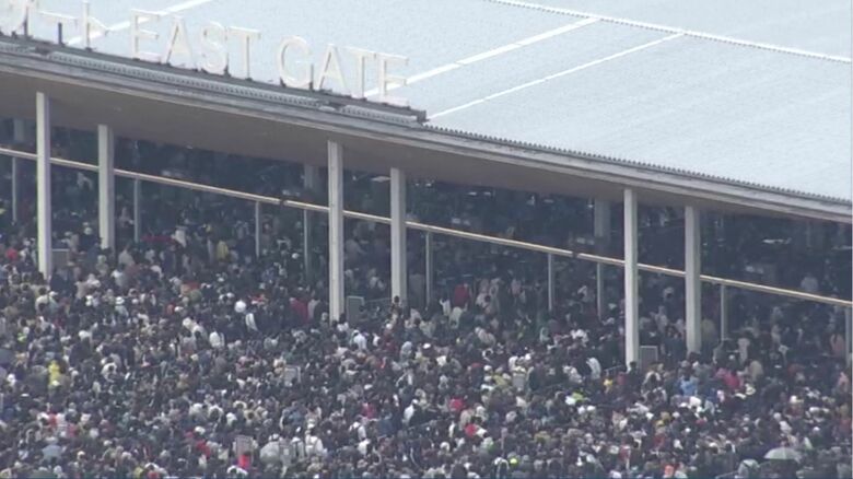 4月13日開幕時の入場ゲート