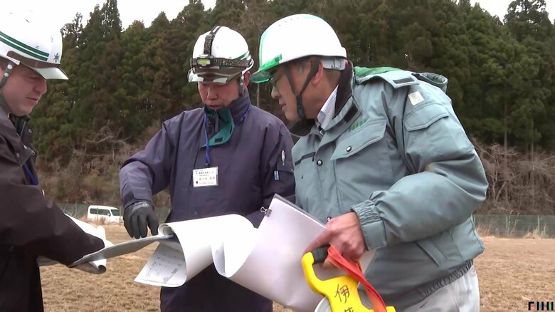 旧・綾里中学校のグラウンドで工事が始まった（岩手・大船渡市 綾里地区 19日午前）