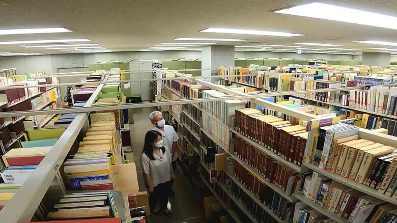 一般の利用者は入ることができない「閉架書庫」