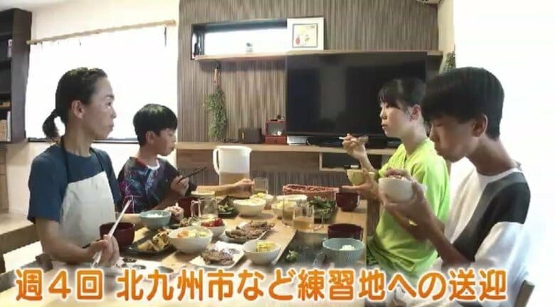 母の和恵さん（左）が活躍を支える