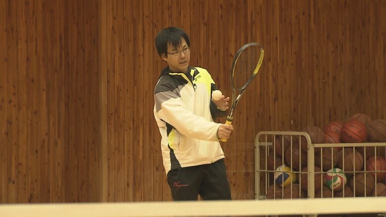 穂高西中学校ソフトテニス部の顧問・月岡優介教諭（33）