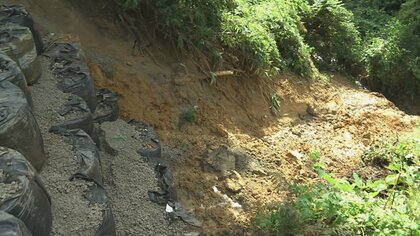 富山県砺波市の国道359号線で路肩崩落 100ミリ超の大雨が地盤緩める、応急工事で対面通行可能も本格復旧には時間
