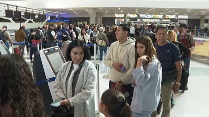 アメリカ主要空港で航空便数1割削減へ　無給で勤務の航空管制官の欠勤相次ぐ　予算否決で政府閉鎖36日と最長に