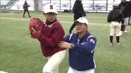 夢を育む野球教室　元プロ選手4人が小学生に直接指導　秋田市