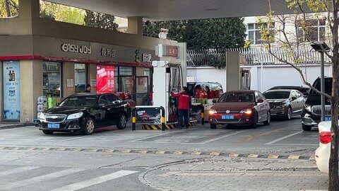 中国政府　ガソリン価格再び値上げ　日本円で約7円引き上げ　北京市では約205円に　国内消費7割ほどが輸入