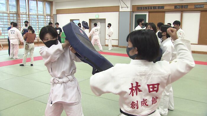 厳しい訓練を乗り越えて一人前の警察官へと成長していく
