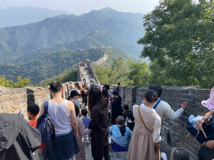 10月の国慶節、観光地は中国人で賑わった(写真は万里の長城)