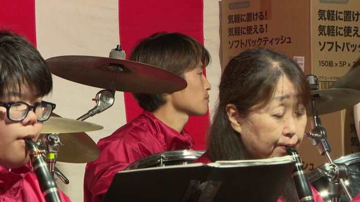 厚真町で生まれ育った高橋尚揮さん(写真中央)