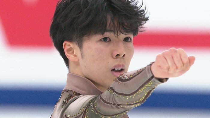 演技後「やってやったぞ」と拳を観客席に向けた佐藤(2023年全日本選手権)