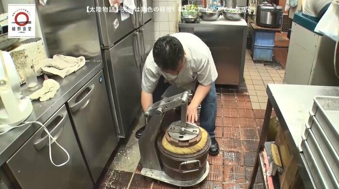 中西さんが設計した餃子のキャベツの水切り専用マシン