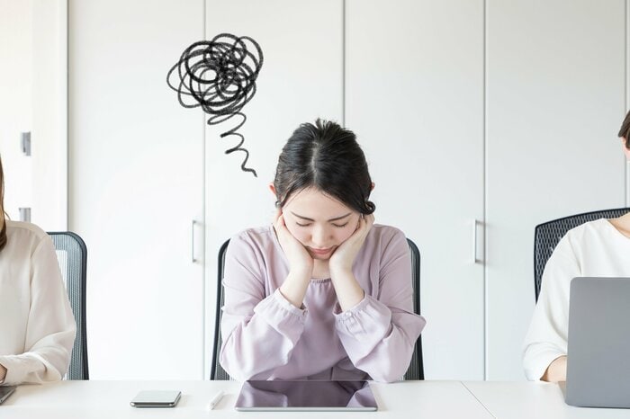 疲労が限界を越えて過労になるとメンタルが崩壊してしまう(画像:イメージ)