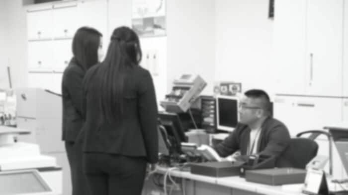 副支店長が警察に通報