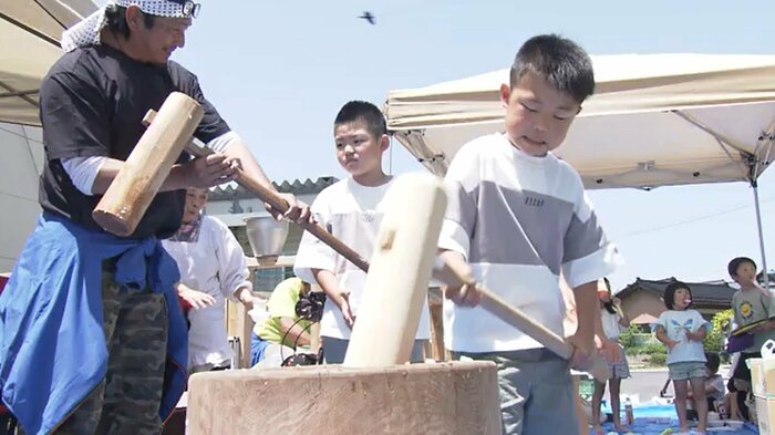 大人も子供も餅つきを楽しんだ