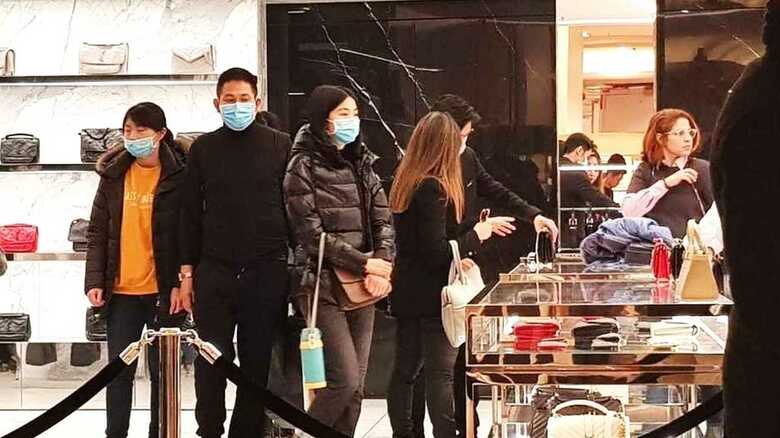 「マスクをしたアジア人は恐怖」新型ウィルスに対するフランス人の対応は差別か自己防衛か｜FNNプライムオンライン