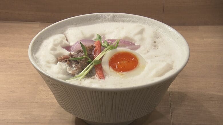 「牛感」たっぷり…名古屋・栄『麺工房うしっし』の韓国のスープ使ったソルロンタンラーメン “味変注射器”には6種類の発酵調味料｜FNNプライムオンライン