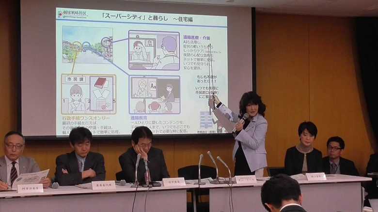 有識者会議後の記者会見(11月26日)