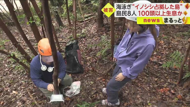 センサーカメラを設置する栗山准教授