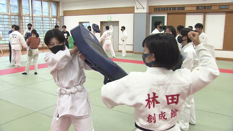 厳しい訓練を乗り越えて一人前の警察官へと成長していく