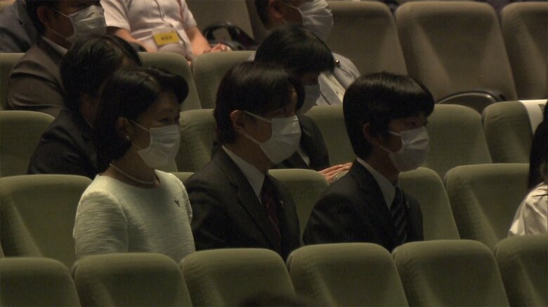 高校総文祭の開会式に出席される秋篠宮ご夫妻と悠仁さま（今年8月 東京･有楽町）