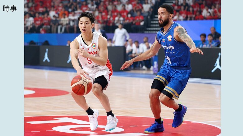 第1クオーター、パスを出す河村勇輝選手