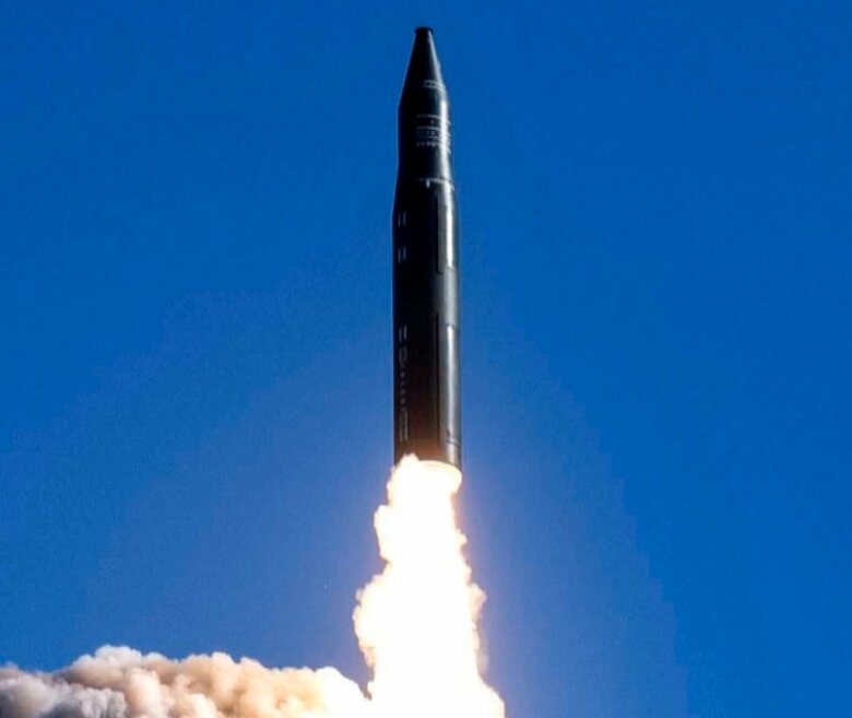 中国軍が25日に発射したICBM（中国軍ロケット部隊SNSより 26日）